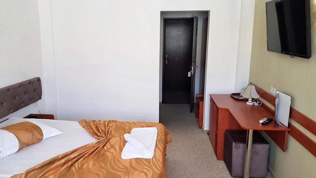 Отель Hotel Alexis Клуж-Напока-36